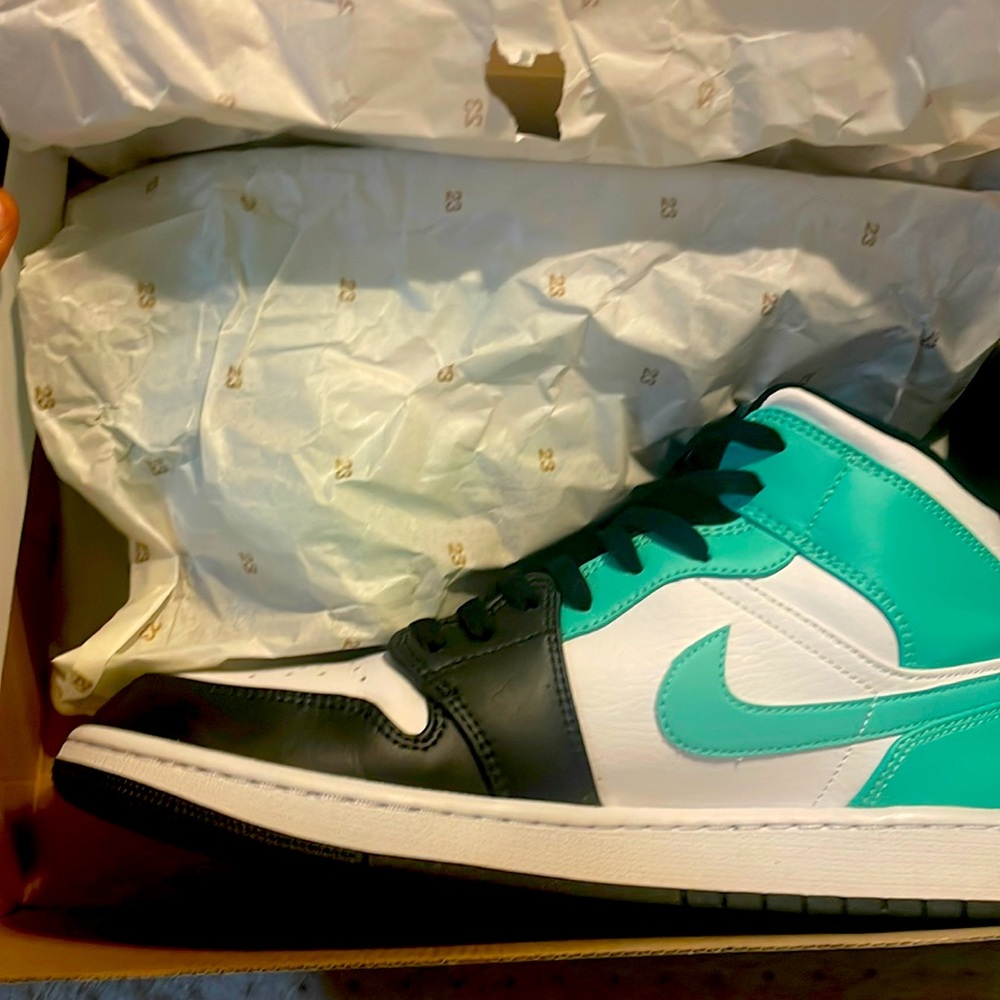 Air Jordans 1 mid top white/ tropical twist-black